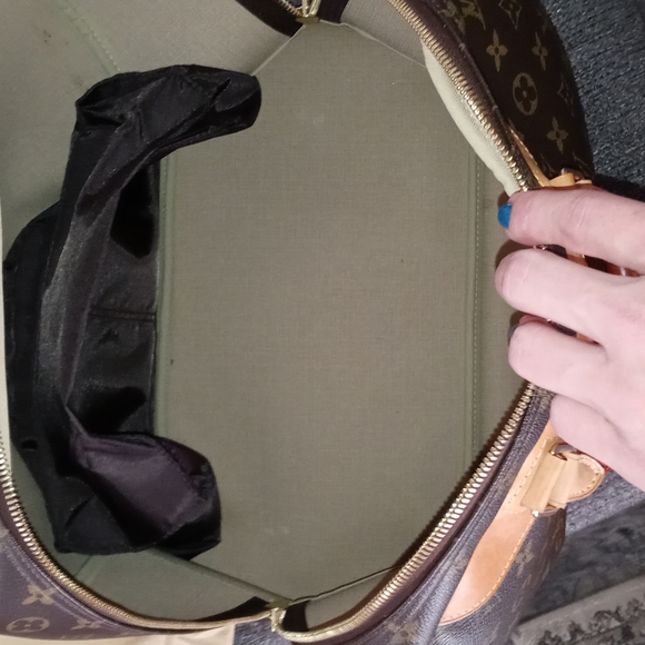 🔴SOLD🔴👜Louis Vuitton👜 - Monogram Canvas Evasion Travel Bag - Picture 12 of 16